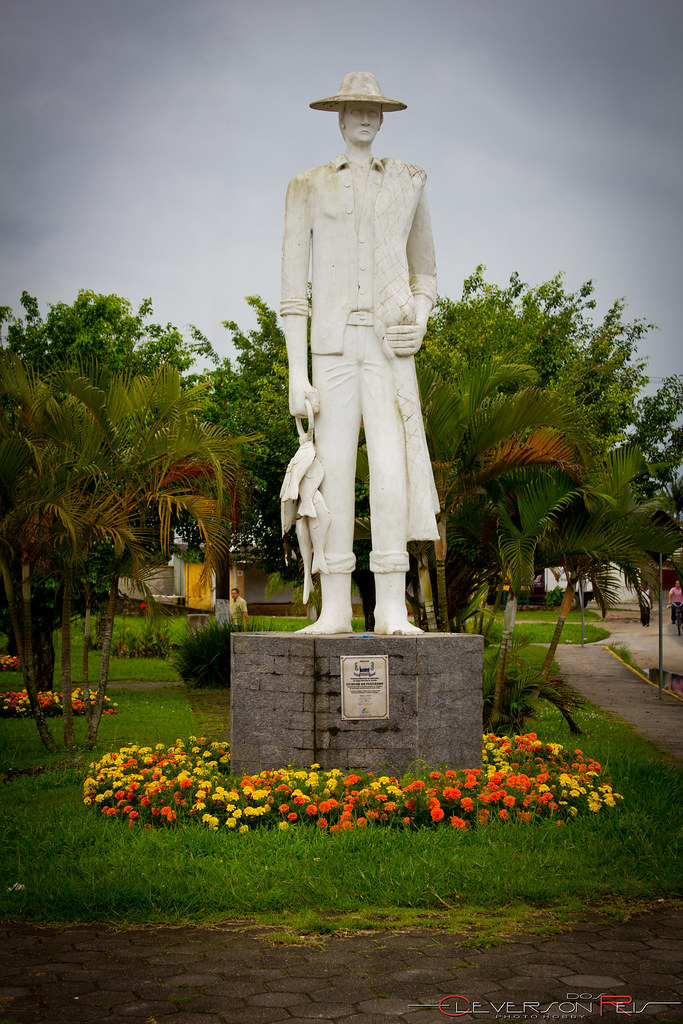Estátua do Pescador — portal de turismo de Guaratuba
